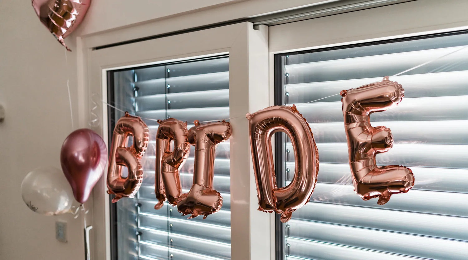 "Bride"-Schriftzug als Deko bei einem JGA